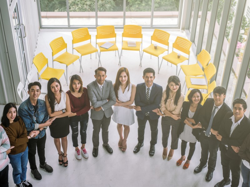 Hình ảnh tượng trưng cho việc quản lý tài chính và cá cược có trách nhiệm, với biểu tượng an toàn và đồng hồ giới hạn thời gian